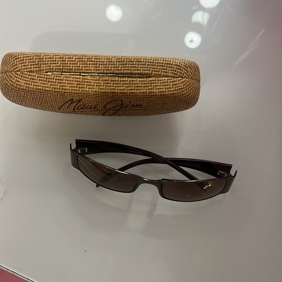 Maui Jim Sunglasses with case - Picture 2 of 3